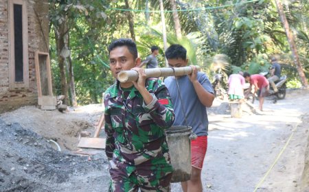 Panggul Adukan Bersama Wujud Nyata Sinergi TNI dan Warga Bangun Desa