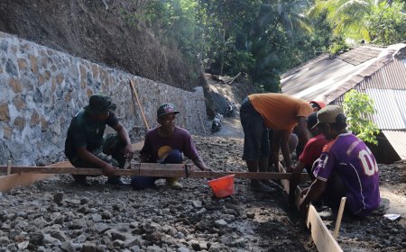 Menentukan Kualitas Serka Munasibun dan Rusmaji Pastikan Rabat Beton TMMD Sesuai Standar