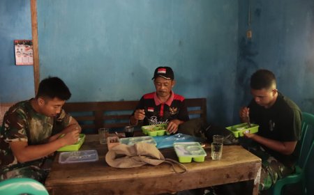 Sepiring Nasi Perekat TNI dan Warga Gumelem