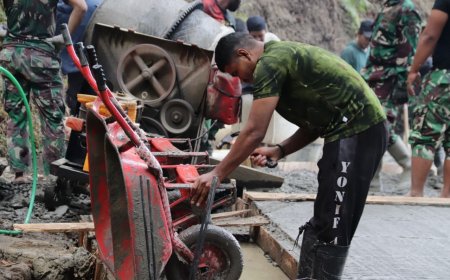 Pratu Faisal Jadi Bengkel Dadakan Di TMMD Reguler ke-129