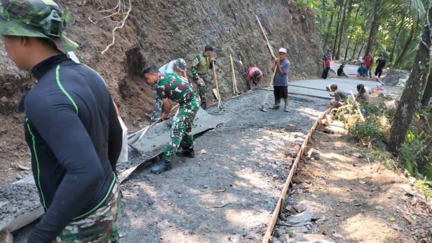 Semangat Gotong Royong Antar Rabat Beton TMMD Capai 12 Persen
