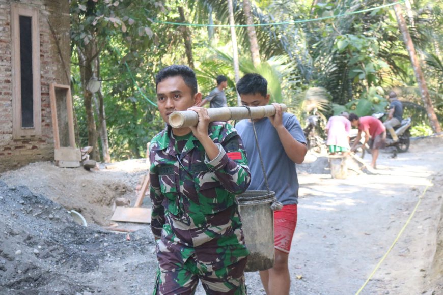 Panggul Adukan Bersama Wujud Nyata Sinergi TNI dan Warga Bangun Desa
