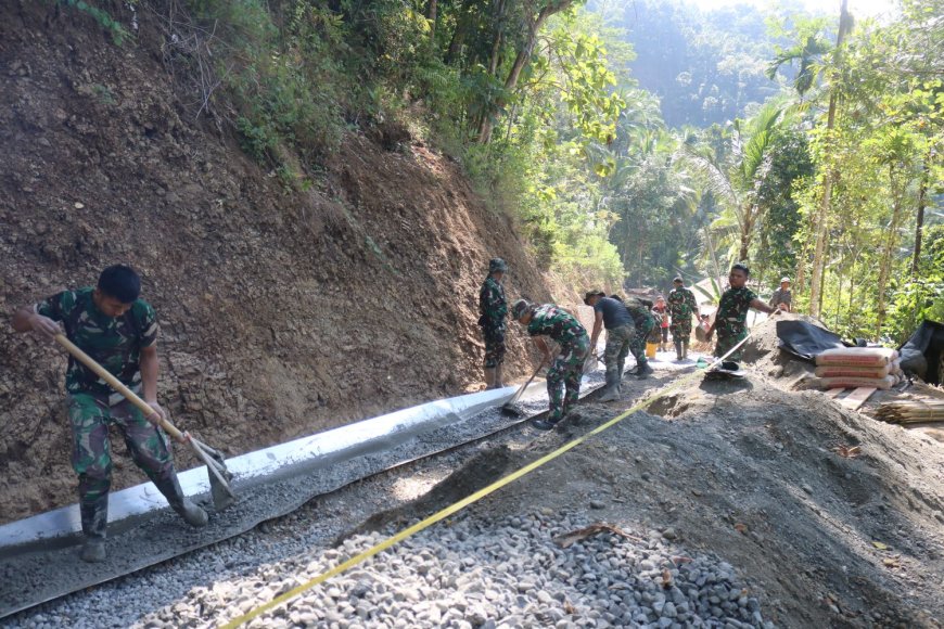 Talang Seng Jadi Andalan Percepat Pengecoran Jalan TMMD di Dusun Kunir