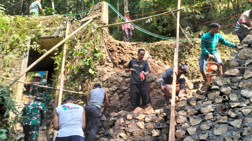 Setapak Demi Setapak Talud TMMD Mulai Menguatkan Jalan dan Harapan Warga Gumelem Kulon