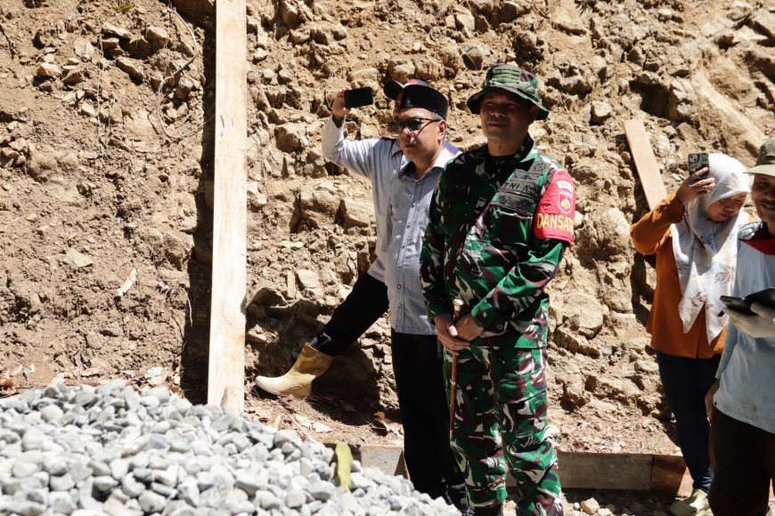 Dandim Tinjau Pengecoran Jalan TMMD Reg 129