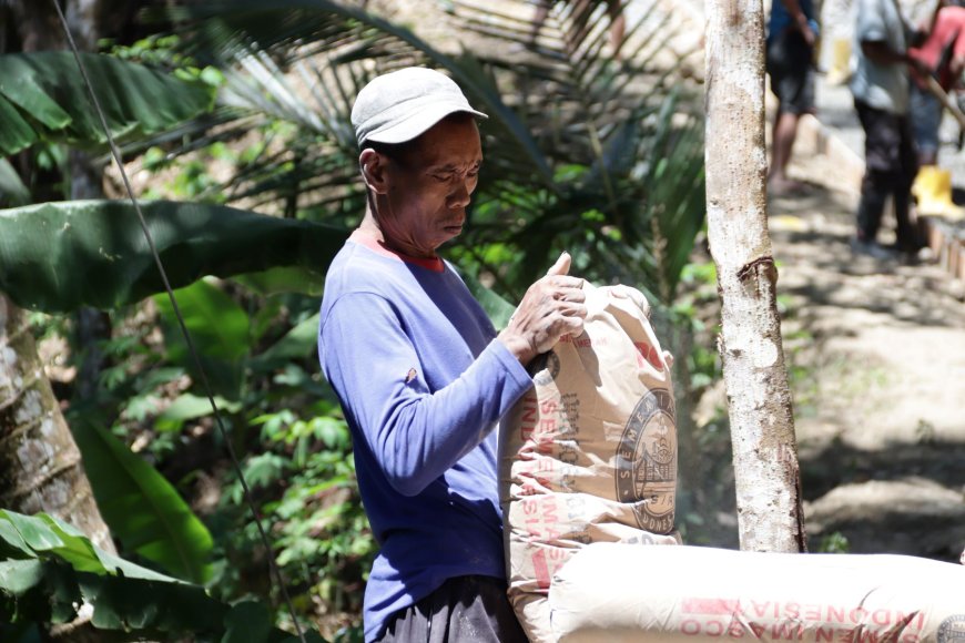 Pundak Pak Santo Kekuatan Gotong Royong di Balik Pembangunan Jalan TMMD