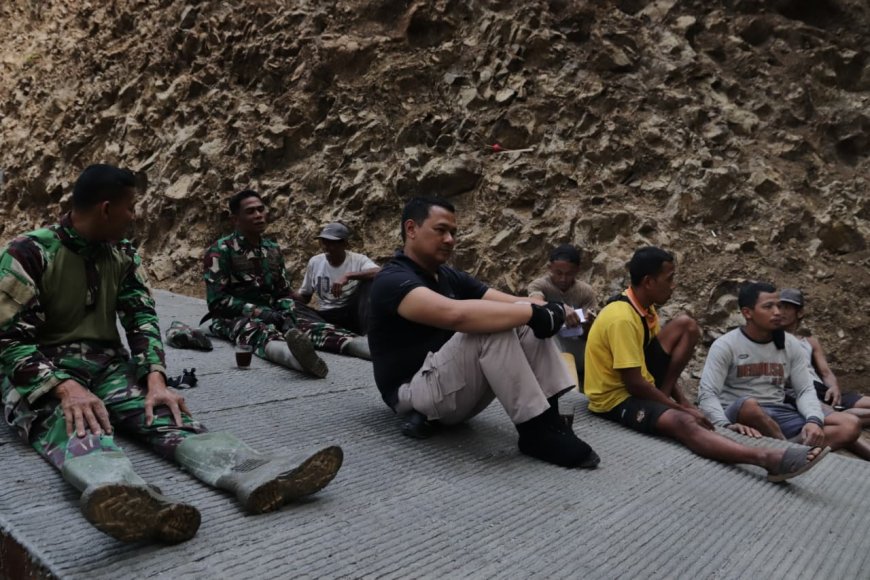 Ngobrol Hangat di Tengah TMMD Reguler ke-129 Gumelem Kulon