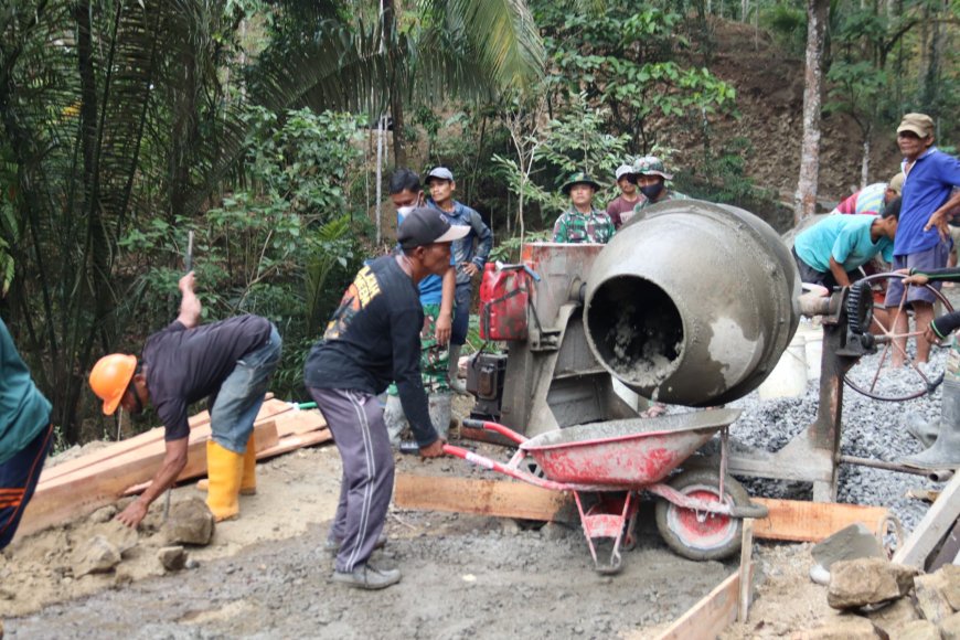 Pak Taryo Antre Demi TMMD Reguler ke-129 Gumelem Kulon