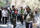 Tak Kenal Lelah di Lapangan Panlak Wondo Dampingi Dandim Pantau Rabat Beton TMMD