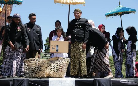Dandim Banjarnegara Hadiri Prosesi Sakral Pemotongan Rambut Gimbal di Dieng Culture Festival 2026