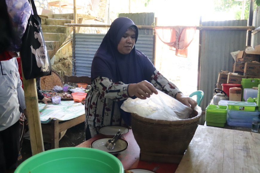 Dari Dapur Sederhana Bu Sartini Semangat Satgas TMMD Terus Menyala